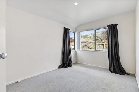 Photo of property in 11 Mannikin Place, Unsworth Heights, Auckland, 0632