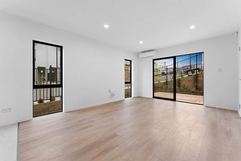 Photo of property in 16 Dotterel Place, Westgate, Auckland, 0614