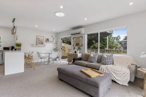 Photo of property in 2/58 Botany Road, Botany Downs, Auckland, 2010