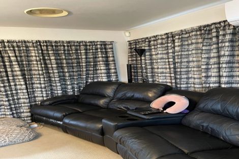 Photo of property in 48 Kingsclere Place, Goodwood Heights, Auckland, 2105