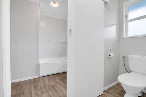 Photo of property in 5 Oturi Road, Waverley, 4510