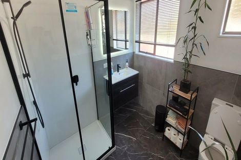 Photo of property in 2 Goldie Place, Waikanae Beach, Waikanae, 5036