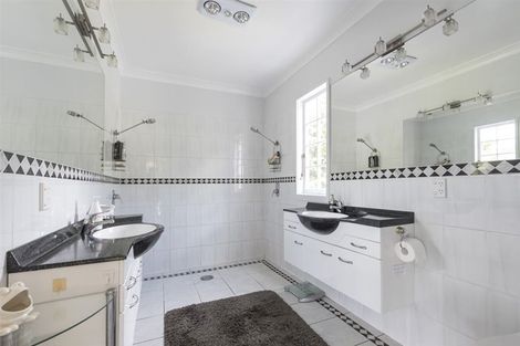 Photo of property in 384 Mangakura Road, Helensville, 0875