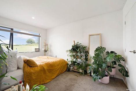 Photo of property in 18 Peony Mews, Oteha, Auckland, 0632