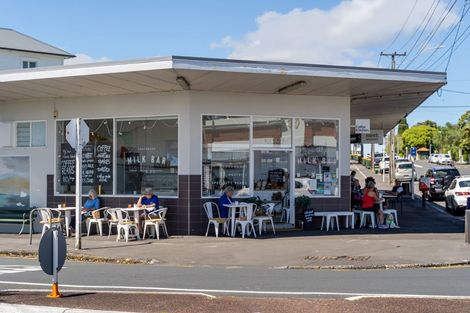 Photo of property in 5/77 Old Lake Road, Narrow Neck, Auckland, 0624