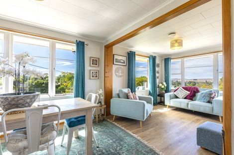 Photo of property in 18 Domain Road, Waipawa, 4210