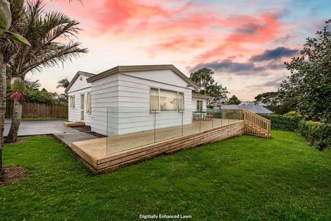 Photo of property in 70 Harmel Road, Glendene, Auckland, 0602