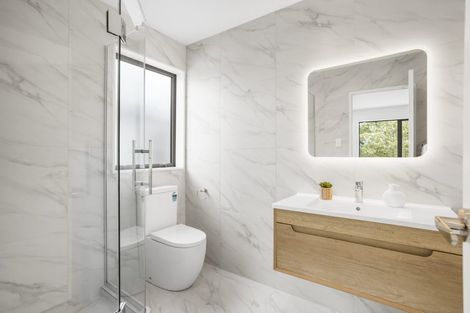 Photo of property in 1/15d Verran Road, Birkenhead, Auckland, 0626