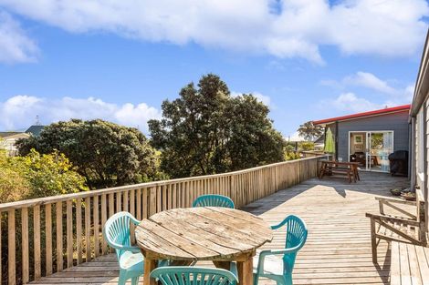 Photo of property in 16 Frances Street, Waikanae Beach, Waikanae, 5036