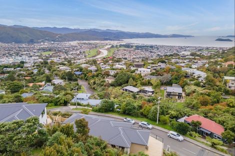 Photo of property in 14 Poto Road, Normandale, Lower Hutt, 5010