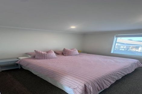 Photo of property in 8 Wharara Lane, Massey, Auckland, 0614
