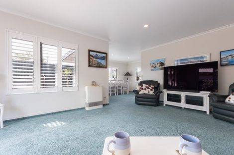 Photo of property in 2 Jeannie Way, Waikanae Beach, Waikanae, 5036