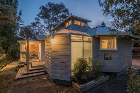 Photo of property in 18 Easter Parade, Glen Eden, Auckland, 0602