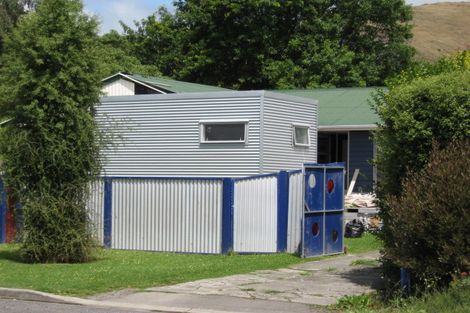 Photo of property in 9 Laing Crescent, Heathcote Valley, Christchurch, 8022