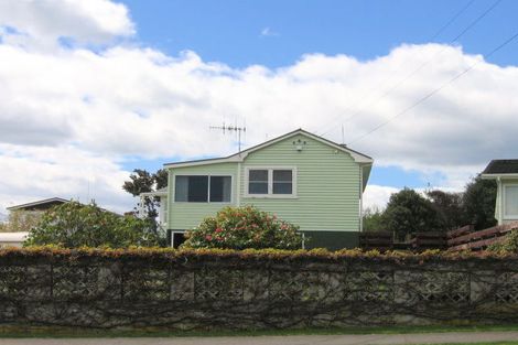 Photo of property in 6 Ingle Avenue, Waipahihi, Taupo, 3330