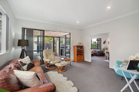 Photo of property in 22 Midhurst Avenue, Henderson, Auckland, 0612