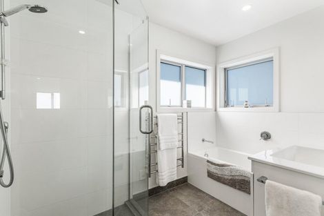 Photo of property in 18a Sylvan Park Avenue, Milford, Auckland, 0620