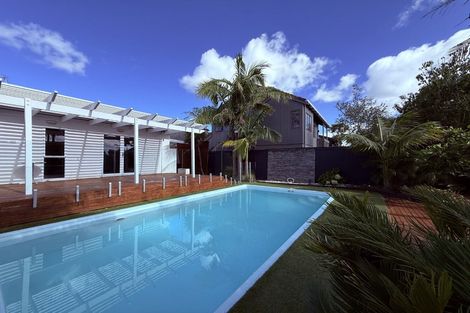 Photo of property in 2b Braemar Road, Castor Bay, Auckland, 0620
