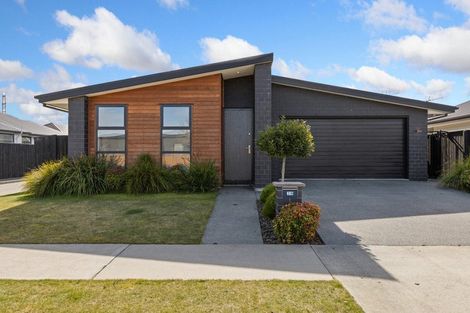 Photo of property in 28 Chatsworth Avenue, Rangiora, 7400