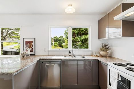 Photo of property in 41 Knightsbridge Drive, Forrest Hill, Auckland, 0620