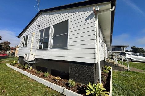 Photo of property in 2 Arnhem Place, Pukekohe, 2120