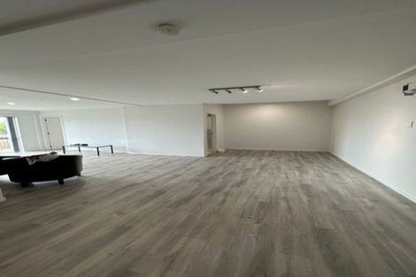 Photo of property in 322 Glenfield Road, Glenfield, Auckland, 0629