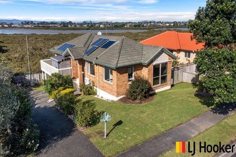 Photo of property in 14 Sandwick Drive, Weymouth, Auckland, 2103