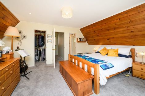 Photo of property in 43 Springdale Grove, Fitzherbert, Palmerston North, 4410