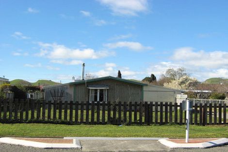 Photo of property in 22 Charles Street, Takapau, 4203