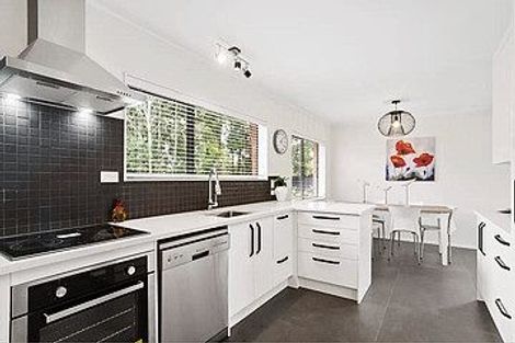 Photo of property in 2/303a Great North Road, Henderson, Auckland, 0612