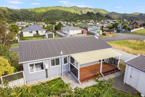 Photo of property in 10 Grimsby Grove, Wainuiomata, Lower Hutt, 5014