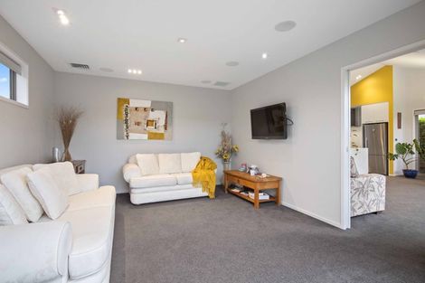 Photo of property in 11 Stockyard Crescent, Pukekohe, 2120