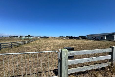 Photo of property in 10 Roma Way, Waitarere, 5510