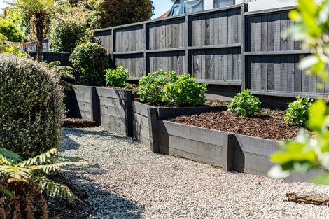 Photo of property in 21 Joseph Banks Drive, Whitby, Porirua, 5024