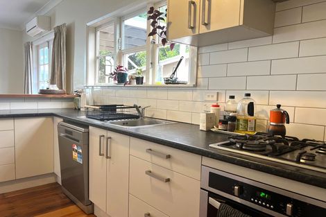 Photo of property in 9 Medway Street, Island Bay, Wellington, 6023