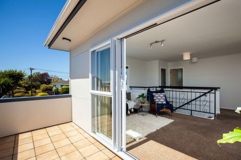 Photo of property in 10 Strandon Place, Strandon, New Plymouth, 4312