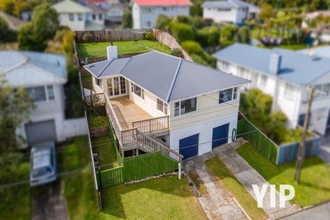 Photo of property in 22 Longcroft Terrace, Newlands, Wellington, 6037