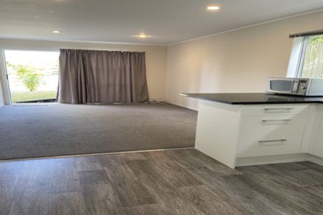 Photo of property in 3 Camilla Grove, Totara Vale, Auckland, 0629
