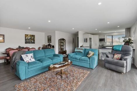 Photo of property in 22 Barry Curtis Place, Levin, 5510