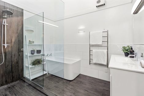 Photo of property in 73 Le Quesne Road, Bay View, Napier, 4104