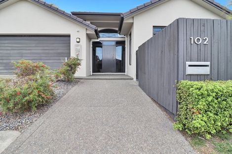 Photo of property in 102 Oriental Parade, Papamoa Beach, Papamoa, 3118