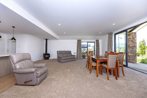 Photo of property in 16 Makomako Road, Wanaka, 9305