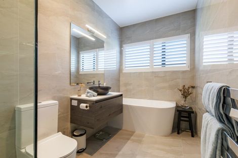 Photo of property in 33 Hackett Road, Jacks Point, Queenstown, 9371