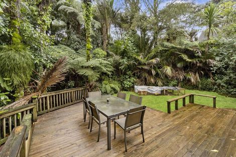 Photo of property in 139 Woodlands Park Road, Titirangi, Auckland, 0604