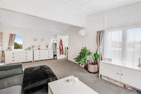 Photo of property in 1305 Whangaparaoa Road, Army Bay, Whangaparaoa, 0930