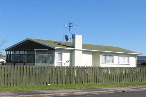 Photo of property in 16 Belgrave Place, Papakura, 2110