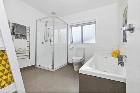 Photo of property in 1 Pae Moana Place, Stanmore Bay, Whangaparaoa, 0932