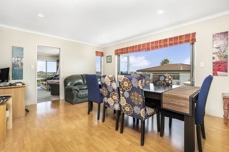 Photo of property in 2/17 Chevis Place, Pakuranga, Auckland, 2010