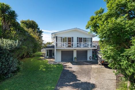 Photo of property in 26 Holdaway Avenue, Northcote, Auckland, 0627