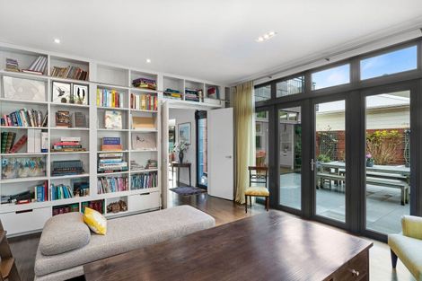 Photo of property in 286 Oriental Parade, Oriental Bay, Wellington, 6011